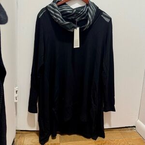 NWT Luukaa Tunic Top Black w/Stripe Trim Size Large